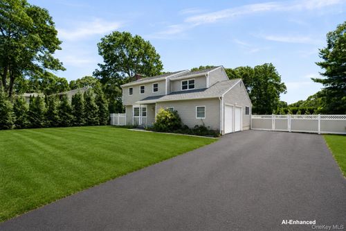 39 Sherwood Rd, Hampton Bays, NY, 11946-3616 | Card Image