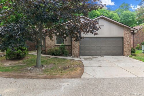 6353 Brookview Ln, West Bloomfield, MI, 48322-1053 | Card Image