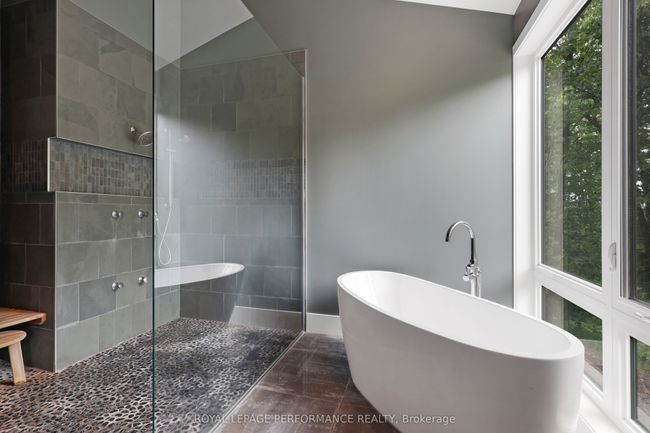 1141 Julia Crt, House other with 3 bedrooms, 3 bathrooms and 7 parking in Dunrobin ON | Image 22