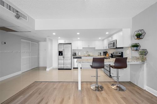apt-225-19370 Collins Ave, Sunny Isles Beach, FL, 33160-2280 | Card Image