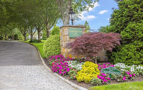 32 Cobblefield Ln, Southampton, NY, 11968-3039 | Card Image