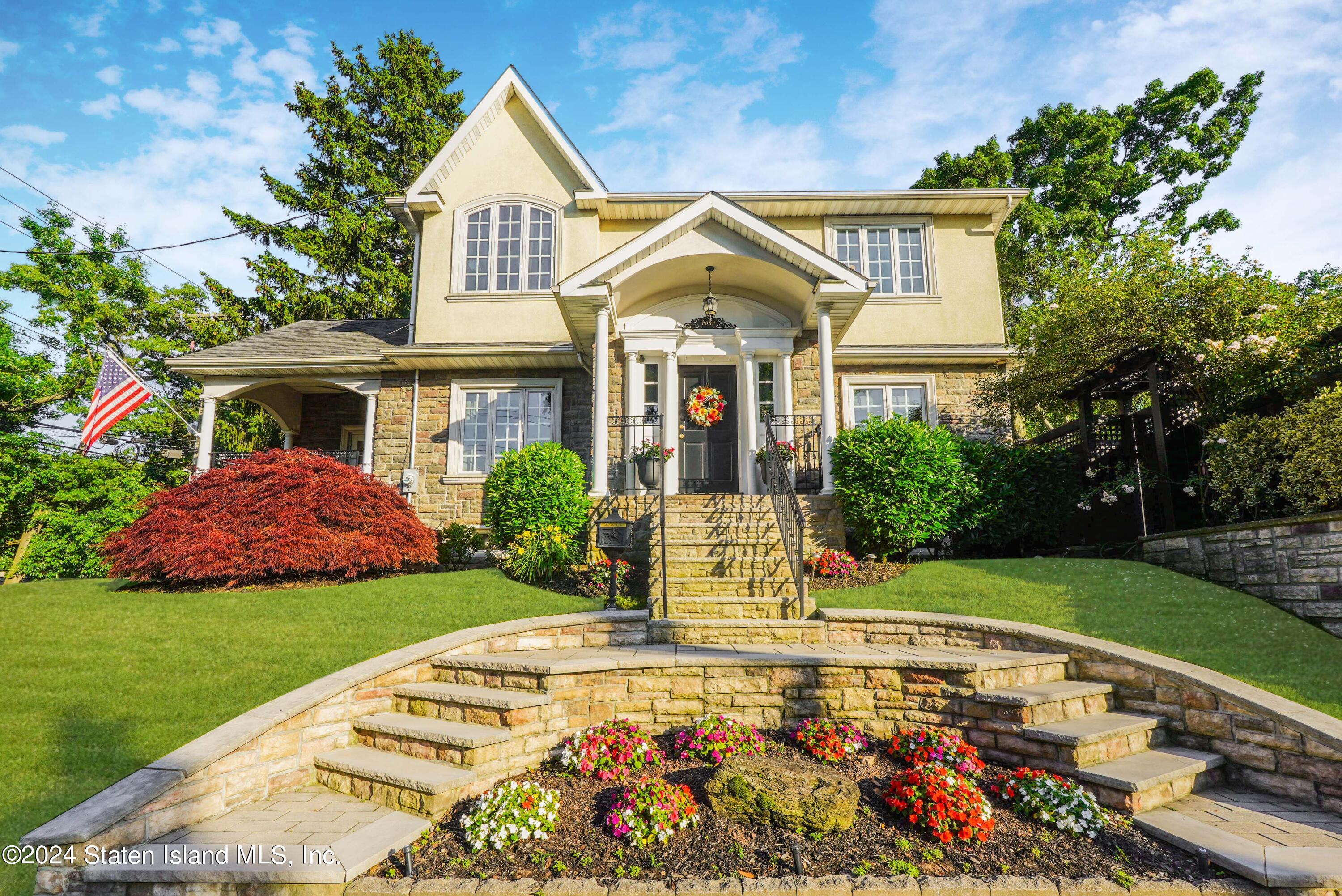 Wadsworth Ave, Staten Island, NY 10305