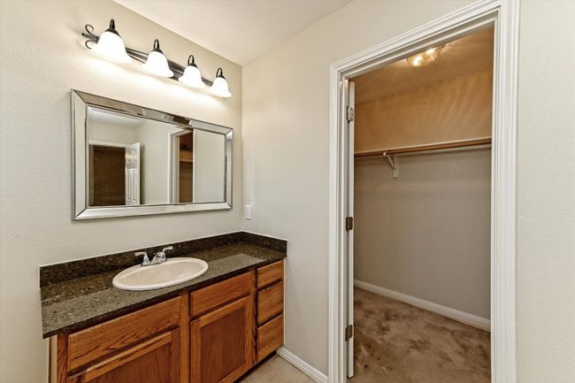 Roomy closet! | Image 22