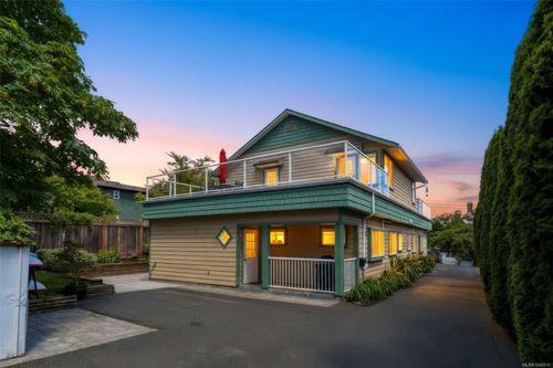 208 Raynor Ave, Victoria, BC, V9A3A2 | Card Image