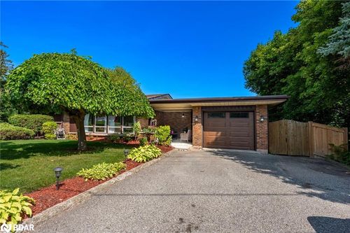 74 River Dr, Georgetown, ON, L7G2J2 | Card Image