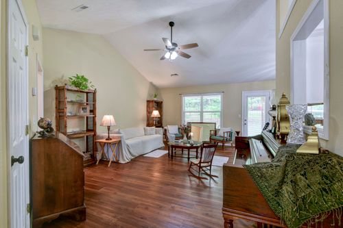 133 Birchwood Cir, Branson, MO, 65616-8646 | Card Image