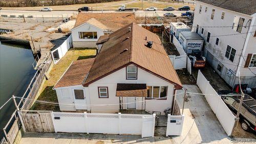214 Beach 3rd St, Far Rockaway, NY, 11691-5606 | Card Image