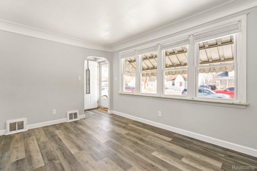 28441 Jahns Dr, Roseville, MI, 48066-4823 | Card Image