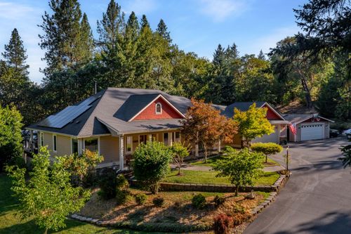 1260 Pinecrest Dr, Grants Pass, OR, 97526-9343 | Card Image