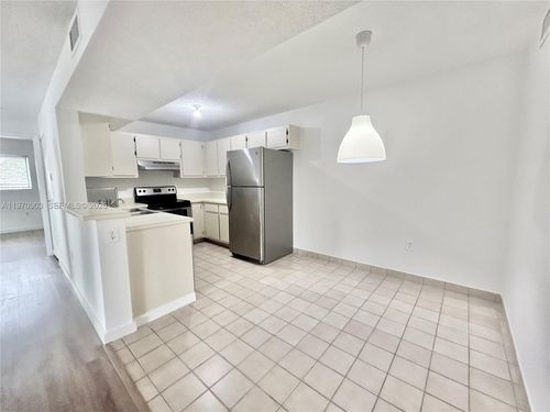 apt-201-400 Palm Cir W, Pembroke Pines, FL, 33025-4606 | Card Image