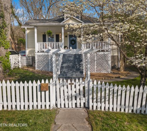 437 Chickamauga Ave, Knoxville, TN, 37917-4210 | Card Image