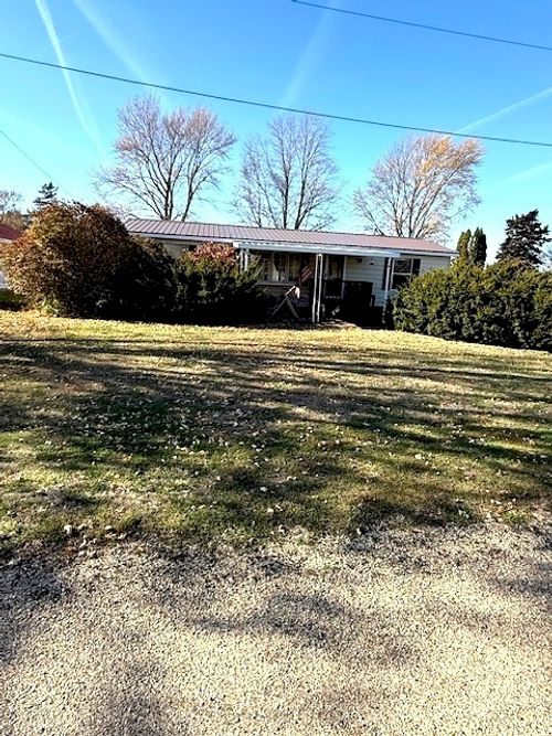 136 N Washington St, Sheffield, IL, 61361-9792 | Card Image