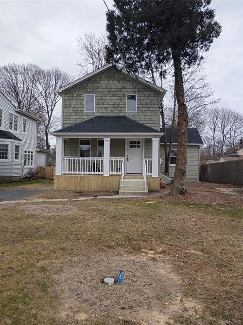 9 Cleveland Avenue, Islip, NY, 11782 | Card Image