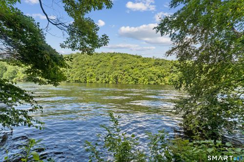 77 Algonquin Trl, Sandy Hook, CT, 06482-1436 | Card Image