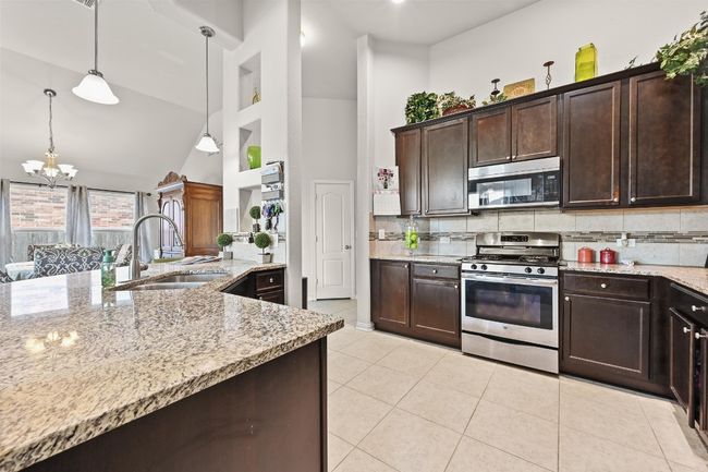 Counter space and cabinets galore! Those granite countertops are sparkling! | Image 6