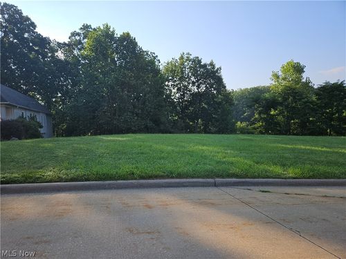 185 Creekside Dr, Maple Heights, OH, 44137-4778 | Card Image