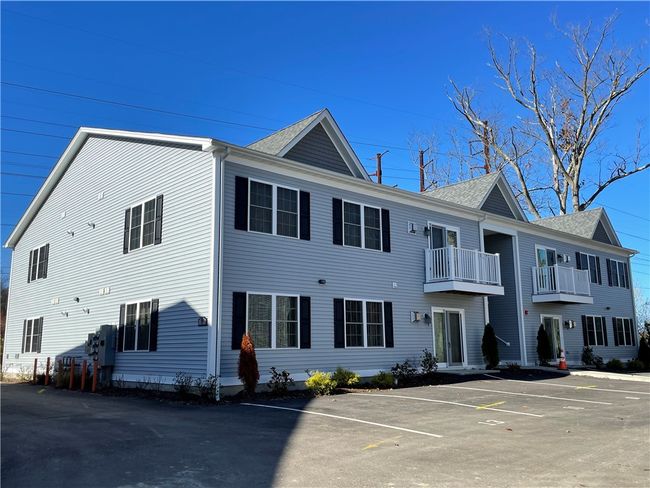 909 - 9 Gray Coach Lane, Home with 2 bedrooms, 2 bathrooms and null parking in Cranston RI | Image 3