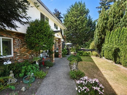 904 Rankin Rd, Esquimalt, BC, V9A6V6 | Card Image