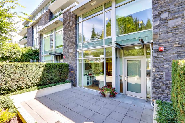880 Arthur Erickson Place, Townhouse with 2 bedrooms, 2 bathrooms and 2 parking in West Vancouver BC | Image 2