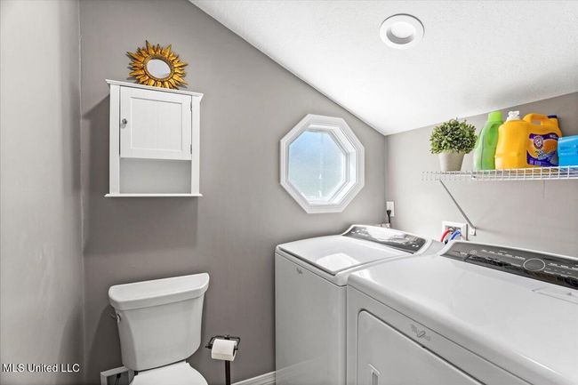 53-Bathroom_Laundry | Image 53