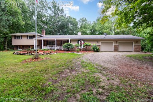 3747 Ray Rd, Oxford, MI, 48370-1829 | Card Image