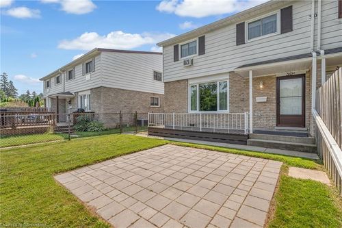 a-30 Oakhill Dr, Brantford, ON, N3T1R1 | Card Image