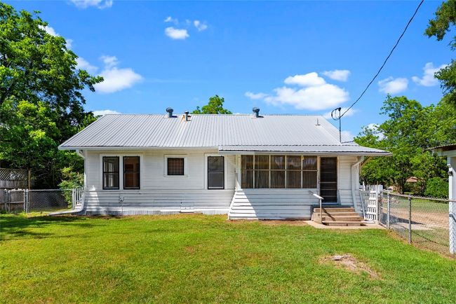 1115 N Avenue C, House other with 2 bedrooms, 1 bathrooms and 2 parking in Elgin TX | Image 26