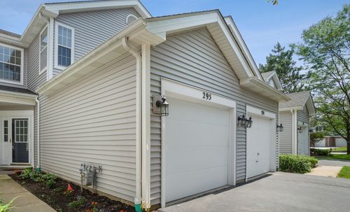 295 Hunterdon Ct, Schaumburg, IL, 60194-4924 | Card Image