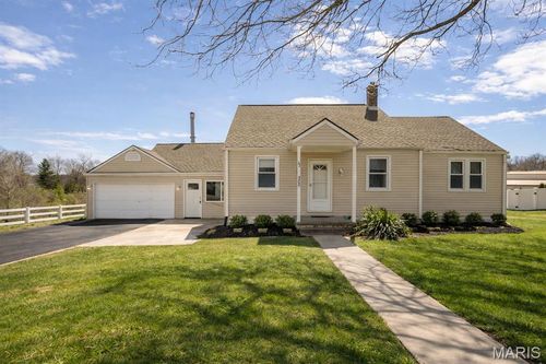 108 Circle Dr, Fairview Heights, IL, 62208-3301 | Card Image