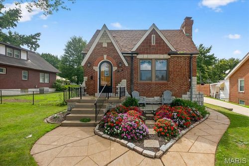 25 Saint Charles Pl, Saint Louis, MO, 63119-3301 | Card Image