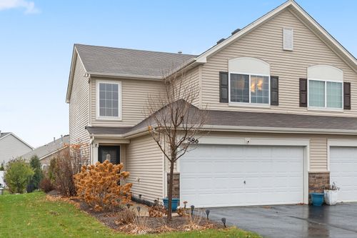 586 Vine St, Hampshire, IL, 60140-5621 | Card Image