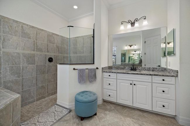 Tiled Shower | Image 28