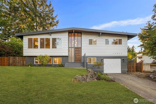 19033 47th Ave S, SeaTac, WA, 98188-5042 | Card Image