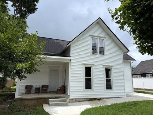 203 Donnell St, Mc Minnville, TN, 37110-2541 | Card Image