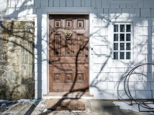 291 Roaring Brook Rd, Chappaqua, NY, 10514-1714 | Card Image