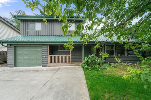 38260 Westway Avenue, Squamish, BC, V8B0Y5 | Card Image
