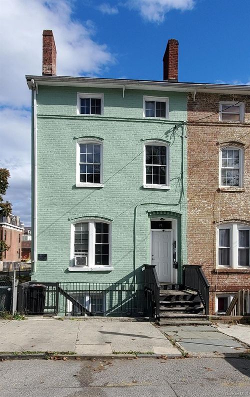 71 Lander St, Newburgh, NY, 12550-4942 | Card Image