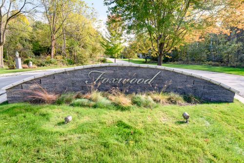 W305N2808 Foxwood Ct, Pewaukee, WI, 53072-4286 | Card Image