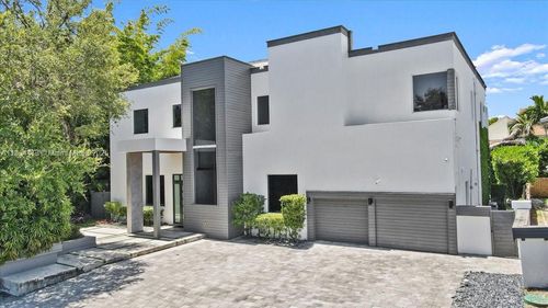 19914 Ne 19th Ct, Miami, FL, 33179-1674 | Card Image