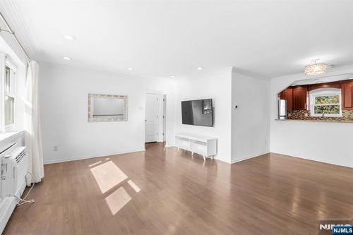 39-07 Dobrin Ct, Fair Lawn, NJ, 07410-4726 | Card Image
