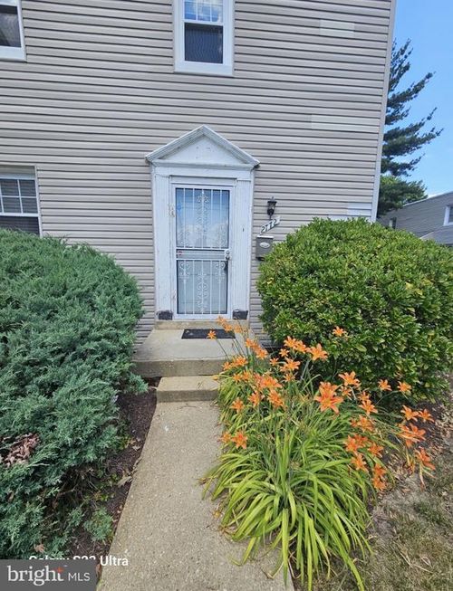 81-2772 Iverson St, TEMPLE HILLS, MD, 20748-1506 | Card Image
