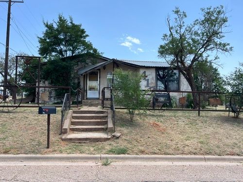 412 E 7th St, Rotan, TX, 79546-3018 | Card Image
