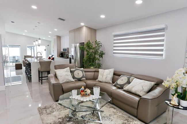 3813 Sw 149 Th Pl, House other with 4 bedrooms, 3 bathrooms and null parking in Miami FL | Image 4