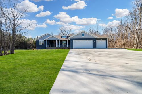 5201 Colonial Ct Ne, Alexandria, MN, 56308-5613 | Card Image