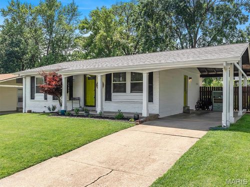 2335 Wescreek Dr, Maryland Heights, MO, 63043-4111 | Card Image
