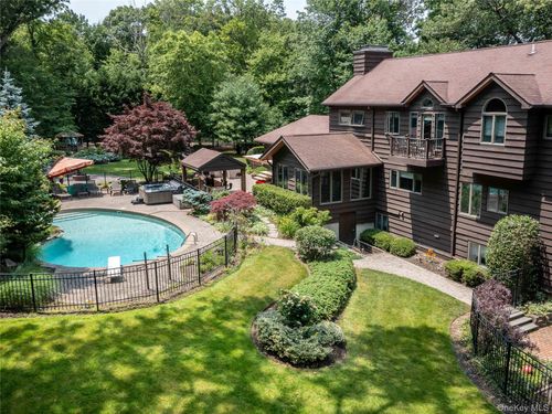 6 Arbutus Rd, Greenlawn, NY, 11740-1115 | Card Image