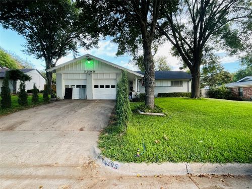 3205 Cortez Dr, Fort Worth, TX, 76116-4951 | Card Image