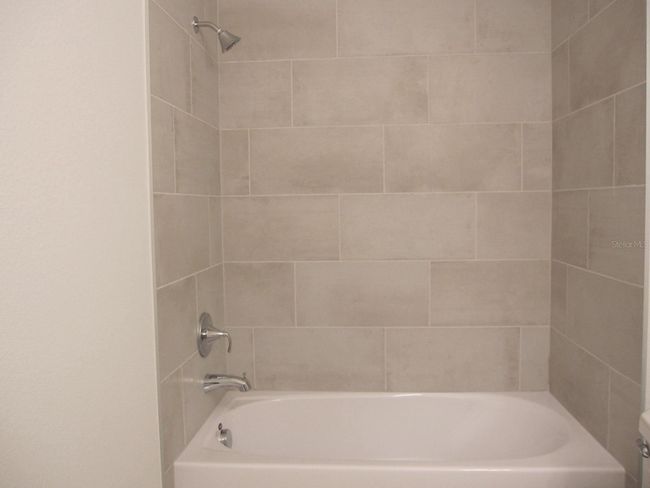 2nd bathroom tub/shower | Image 31