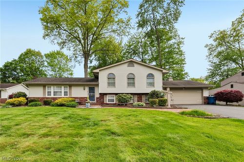 7972 Glen Oaks Dr Ne, Warren, OH, 44484-1574 | Card Image
