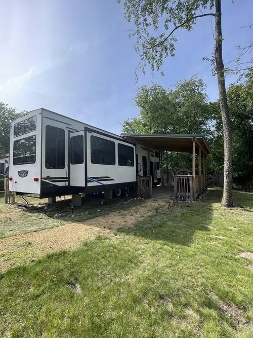 5-515 Woodhaven Dr E, Sublette, IL, 61367 | Card Image